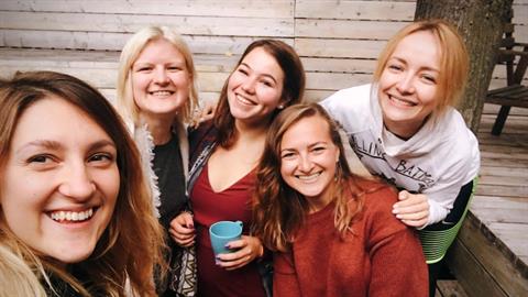 5 φίλες (εκτός απ’ την κολλητή μας) που δεν πρέπει να λείπουν απ’ τη ζωή μας 