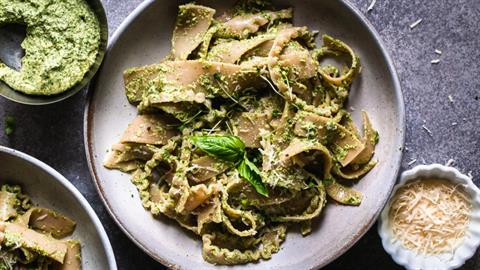 3 αλλιώτικες και ανάλαφρες πέστο για τις καλοκαιρινές μακαρονάδες σας