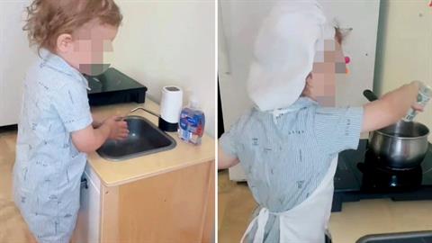 3χρονο αγοράκι μαγειρεύει μόνο του το φαγητό του σε δική του κουζίνα!
