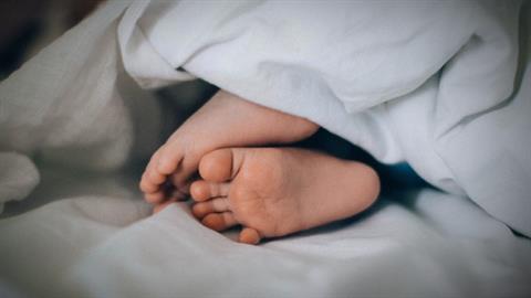 Θεσσαλονίκη: βρέφος 18 μηνών βρήκε τραγικό θάνατο πέφτοντας σε ανοιχτό βόθρο