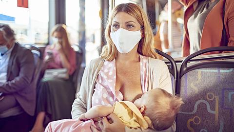 Οδηγός κατέβασε μαμά απ' το λεωφορείο επειδή θήλαζε το μωράκι της