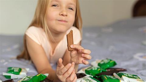 «Τα πεθερικά μου ταΐζουν χαζομάρες την 6χρονη κόρη μου πίσω από την πλάτη μου»