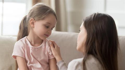 «Δεν απαιτώ από την κόρη μου να ζητήσει συγγνώμη όταν κάνει κάτι λάθος»