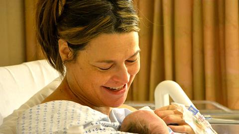 Μην ακούτε τι λένε! 4 τεράστια πλεονεκτήματα του να κάνεις παιδιά σε μεγάλη ηλικία