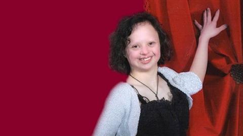 Η γλυκύτατη Μαρία γίνεται η πρώτη Ελληνίδα νηπιαγωγός με σύνδρομο Down