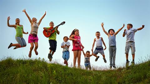 Άνοιξαν οι αιτήσεις για τις παιδικές κατασκηνώσεις – ποιοι δικαιούνται το επίδομα