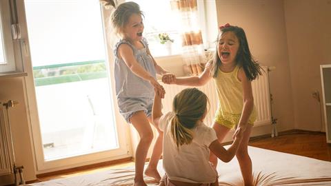 «Έχω 3 υπέροχες κόρες και για όσους το 'χουν καημό: όχι, δεν ψάχνω τον γιο»