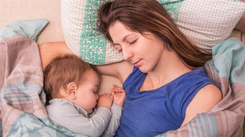 Η συγκοίμηση προσφέρει λιγότερα στο παιδί απ' ότι πιστεύουν οι γονείς λένε οι ειδικοί
