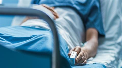 Άργος: Άγριος ξυλοδαρμός πατέρα από νεαρούς που παρενοχλούσαν την κόρη του