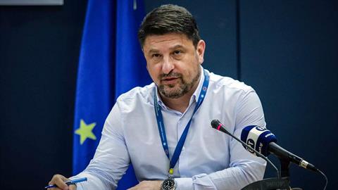 Τέλος στις μάσκες στους εξωτερικούς χώρους και στην απαγόρευση κυκλοφορίας