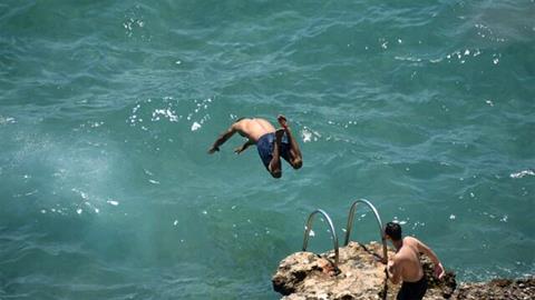 16χρονος τραυματίστηκε στη σπονδυλική στήλη ύστερα από βουτιά στη θάλασσα