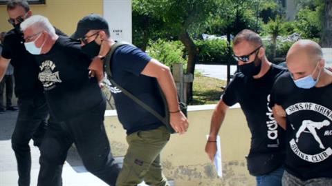 Υπόθεση 19χρονης: χειροπέδες για βιασμό στον πατέρα και μαστρωπεία στον σύντροφο