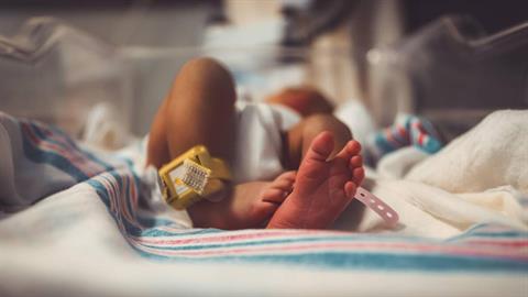 Πάτρα: αγωνία για βρέφος 23 ημερών που νοσηλεύεται με κορονοϊό