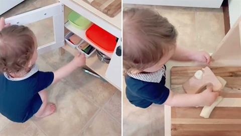 Μαμά αφήνει τον 17 μηνών γιο της να μαγειρεύει για να γίνει ανεξάρτητος!