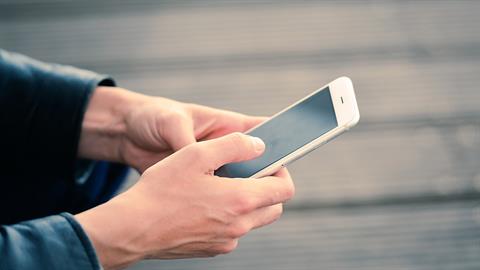 Βόλος: Δίωξη σε 30χρονο που έστελνε γυμνές φωτογραφίες σε ανήλικους ποδοσφαιριστές