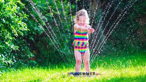 «Δροσερά» Παιχνίδια για το καλοκαίρι: Βρήκαμε τα καλύτερα που θα λατρέψουν τα παιδιά σας