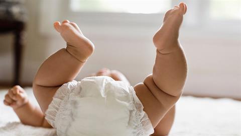 Γέννησε παίδαρο 5 κιλών στο σπίτι της χωρίς επισκληρίδιο!