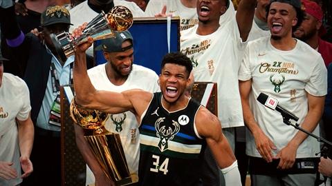 Αντετοκούμπο: Η μαμά μου πουλούσε πράγματα στο δρόμο - Να πιστεύετε στα όνειρά σας