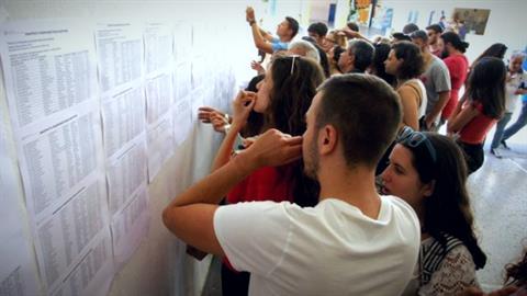 Γονιός μαθητή που έμεινε εκτός ΑΕΙ απειλεί με μήνυση τη Ν. Κεραμέως