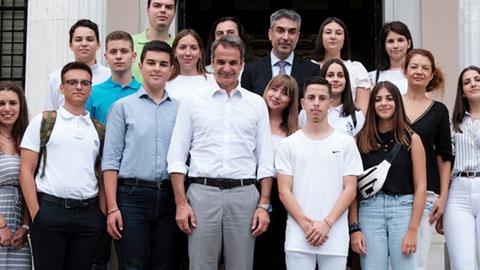 Ο πατέρας με το εξώδικο στην Κεραμέως ξαναχτυπά με επιστολή στον Πρωθυπουργό