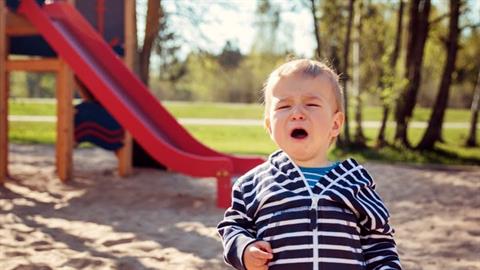 Μαμά έγινε έξω φρενών όταν ένας άγνωστος μάλωσε το παιδί της στην παιδική χαρά