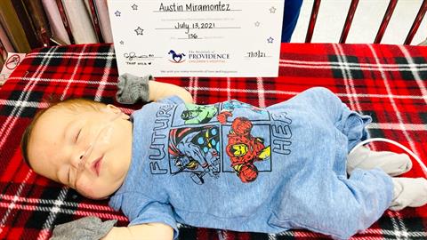 Μωράκι πήγε για πρώτη φορά σπίτι του μετά από 136 μέρες στην εντατική