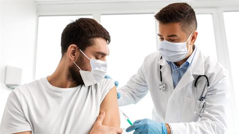 Επηρεάζουν τα εμβόλια mRNA την ανδρική γονιμότητα; Δύο καθηγητές του ΕΚΠΑ απαντούν