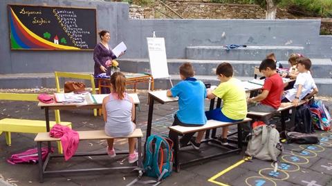 Παιδίατρος προς Κεραμέως: να πάνε τα παιδιά σχολείο χωρίς κλεισούρα και υπολογιστές