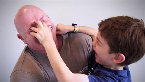 Πώς γλύτωσε ο 8χρονος γιος μου την απαγωγή χάρη σε 5 απλές γνώσεις αυτοάμυνας