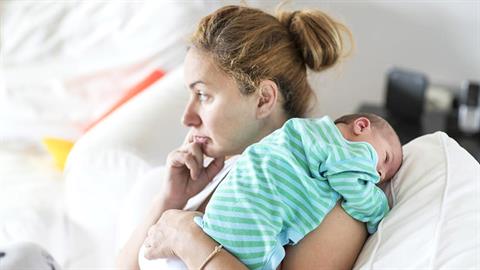 Χαρείτε με το νεογέννητο, ασχοληθείτε όμως και με τη μαμά - το έχει ανάγκη!