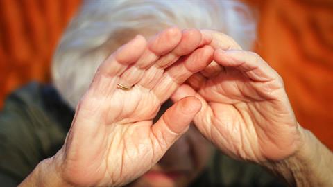 Αγρίνιο: Ανήλικος έδειρε την γιαγιά του - τον κατήγγειλαν οι γονείς του