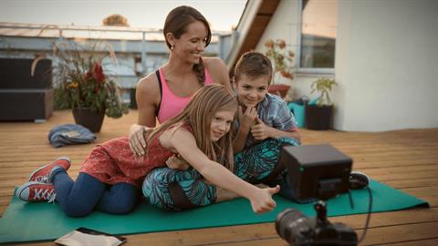 «Γιατί βγάζω στιγμές με το παιδί μου στα social»: 5 μανούλες του Instagram εξηγούν