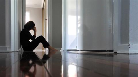 To «ξυπνητήρι του πένθους»: όταν η ψυχή και το σώμα σου θυμούνται την απώλεια