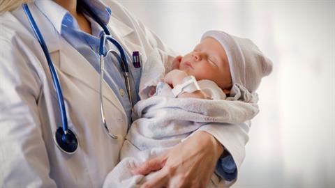 Παιδίατρος: Η ιατρική φροντίδα που έχουν τα παιδιά στην Ελλάδα δεν υπάρχει πουθενά