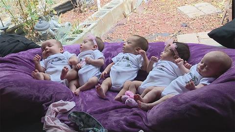 Προσπαθούσαν 3 χρόνια χωρίς αποτέλεσμα ώσπου απόκτησαν όχι 1... αλλά 5 παιδιά!