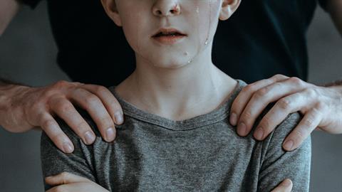 Βοιωτία: Πατέρας κατηγορείται ότι ασέλγησε στον 14χρονο γιο του