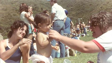 Γιατί οι γονείς μας έμοιαζαν πιο ξέγνοιαστοι στις διακοπές απ’ ότι εμείς σήμερα