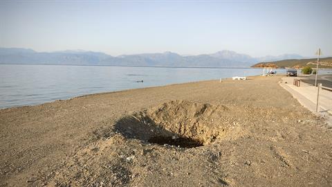 14χρονος έπεσε με ποδήλατο σε αφύλαχτο φρεάτιο - το κράνος του έσωσε τη ζωή