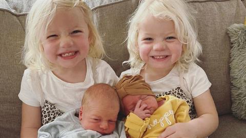 Μαμά γέννησε 2 φορές δίδυμα μέσα σε 3 χρόνια - χωρίς εξωσωματική!