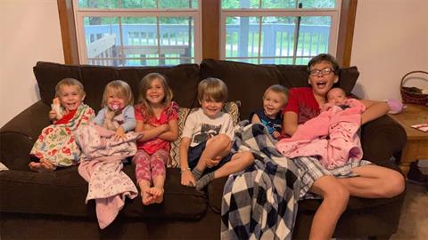 Μαμά με 7 παιδιά έκανε στείρωση γιατί μένει πολύ εύκολα έγκυος και δε θέλει άλλα