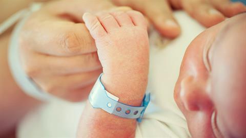 Χίος: 3,5 μηνών βρέφος νοσηλεύεται με κορονοϊό