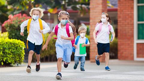 Πώς να κάνουμε την επιστροφή στο δημοτικό μια αληθινή γιορτή για τα παιδιά