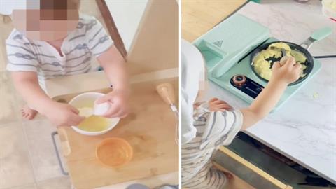 Μαμά μαθαίνει στον 1 έτους γιο της να μαγειρεύει μόνος του ομελέτα