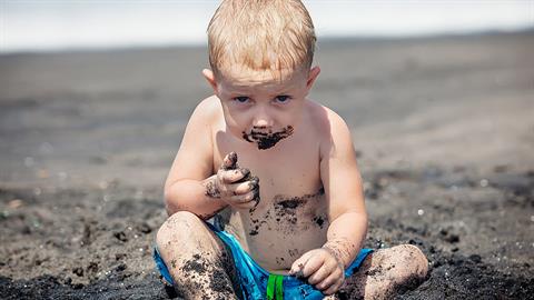 Aλλοτριοφαγία: Μια σπάνια διαταραχή που «χτυπάει» κυρίως παιδιά 