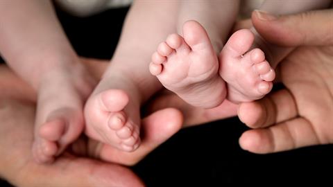 Δίδυμα αγοράκια 20 μηνών πέθαναν από θερμοπληξία - Τα ξέχασαν στο αυτοκίνητο