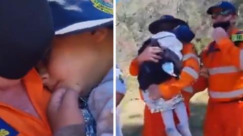 Μαμά αγκαλιάζει με ανακούφιση το 3χρονο αγοράκι της που ήταν εξαφανισμένο 3 μέρες