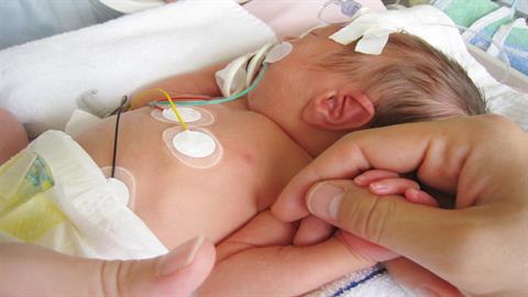 Μάχη για τη ζωή του δίνει βρέφος λίγων μηνών στην Κρήτη 