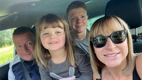 Μπήκε στην εμμηνόπαυση στα 13 και της είπαν ότι δεν θα κάνει ποτέ παιδιά - έκανε 2!