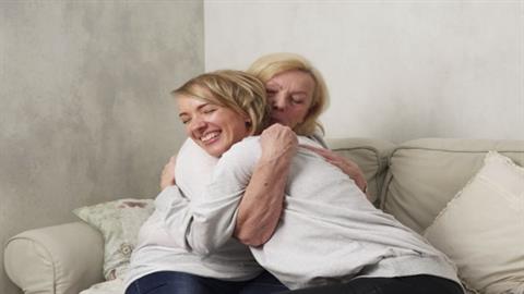 Πεθερά έβαλε τον γιο της στη θέση του επειδή δεν βοηθούσε τη γυναίκα του στο σπίτι