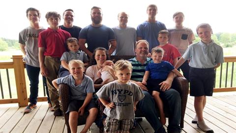 Απέκτησαν το κοριτσάκι που πάντα ονειρεύονταν μετά από 14 αγόρια στη σειρά